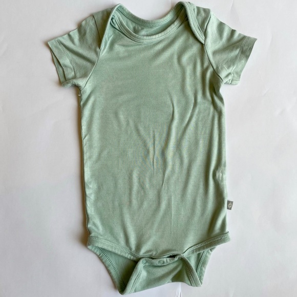 Kyte Baby onesies, set of 4 plus one hat (0-3 month) - Picture 5 of 10